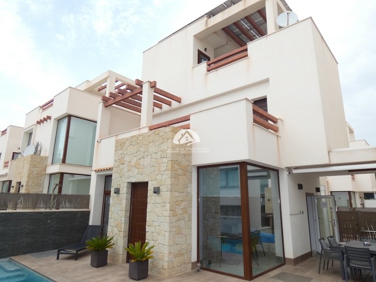 Villa for Sale in Ciudad Quesada Rojales - Ciudad Quesada, Alicante 1