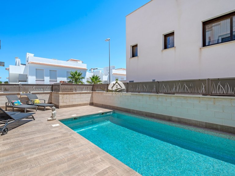 Villa for Sale in Ciudad Quesada Rojales - Ciudad Quesada, Alicante 2