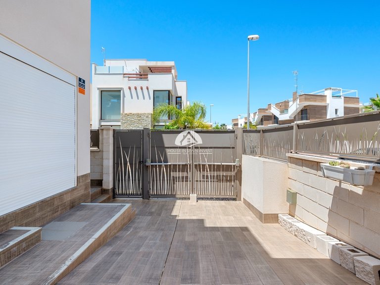 Villa for Sale in Ciudad Quesada Rojales - Ciudad Quesada, Alicante 38