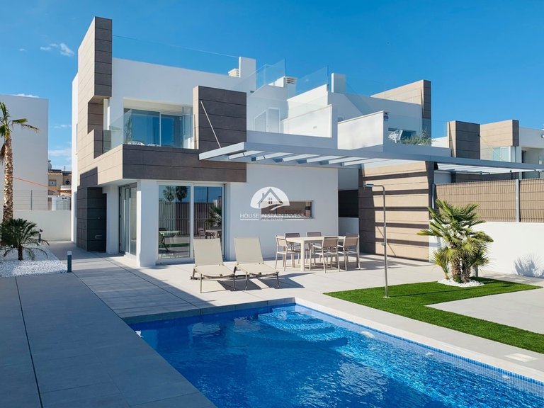 Villa for Sale in Guardamar - El Raso Guardamar Del Segura, Alicante 2