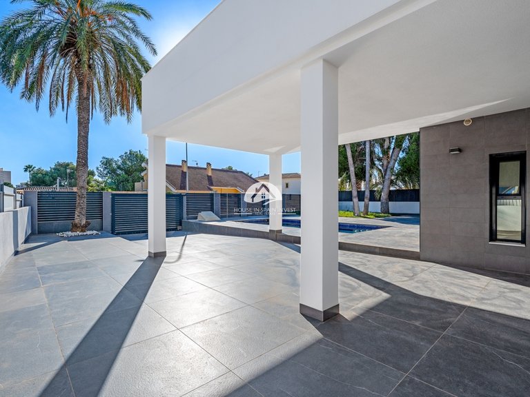 Villa for Sale in Lomas de Campoamor Orihuela Costa, Alicante 2