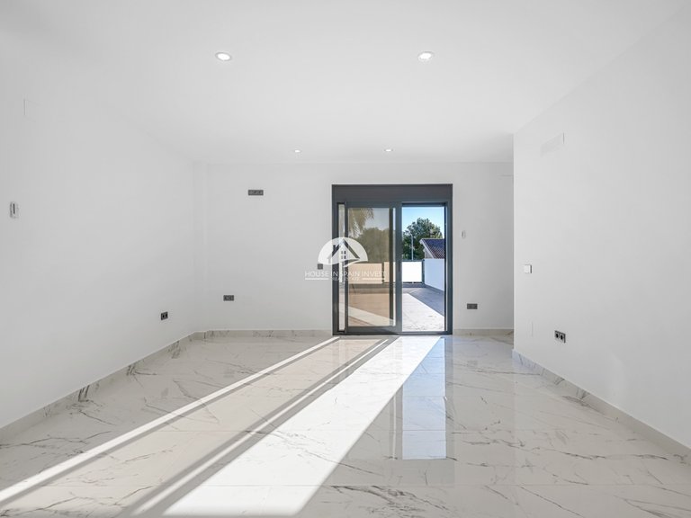 Villa for Sale in Lomas de Campoamor Orihuela Costa, Alicante 8
