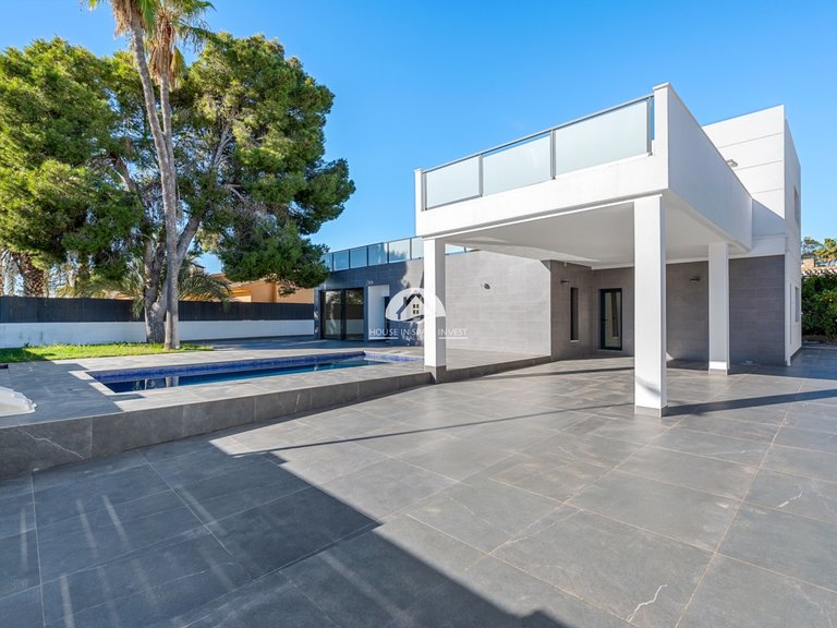 Villa for Sale in Lomas de Campoamor Orihuela Costa, Alicante 29