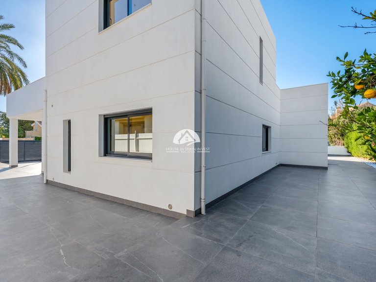 Villa for Sale in Lomas de Campoamor Orihuela Costa, Alicante 30