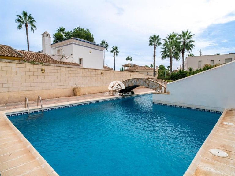 Villa for Sale in Villamartín - Las Filipinas Orihuela Costa, Alicante 3