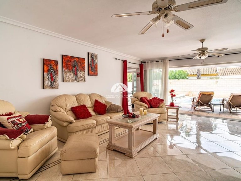 Villa for Sale in Villamartín - Las Filipinas Orihuela Costa, Alicante 6