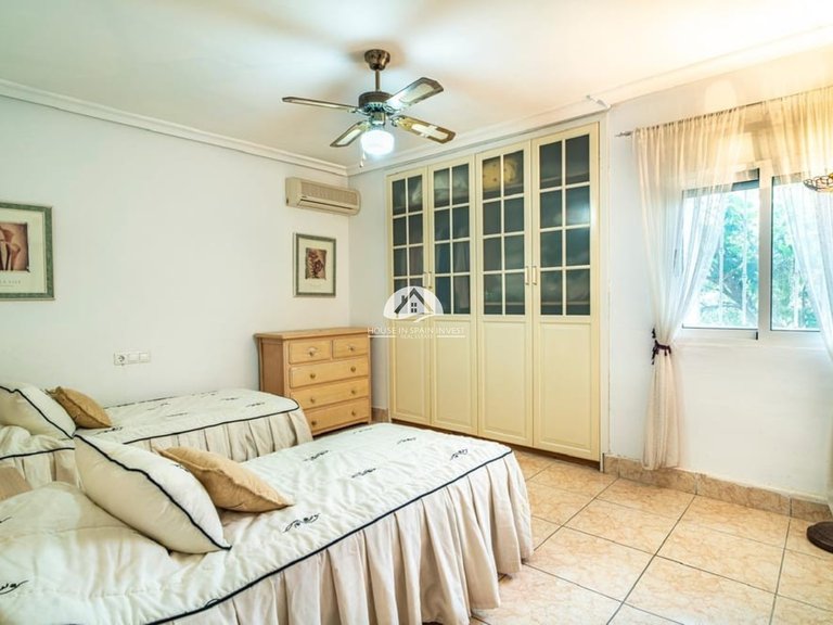 Villa for Sale in Villamartín - Las Filipinas Orihuela Costa, Alicante 14