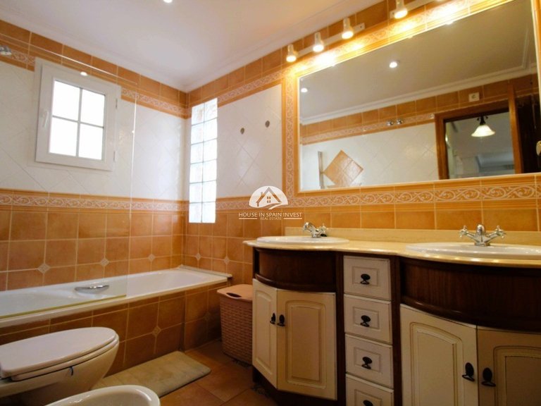 Villa for Sale in Villamartín - Las Filipinas Orihuela Costa, Alicante 15