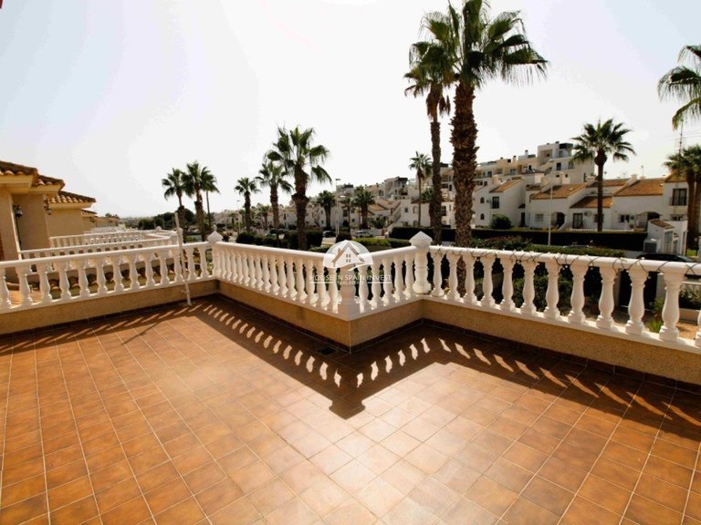 Villa for Sale in Villamartín - Las Filipinas Orihuela Costa, Alicante 16