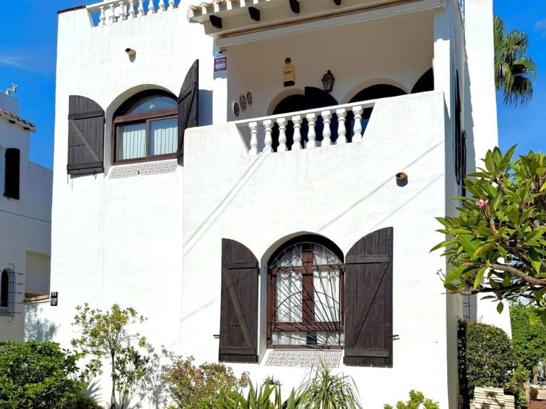 Villa for Sale in Villamartín - Las Filipinas Orihuela Costa, Alicante 3