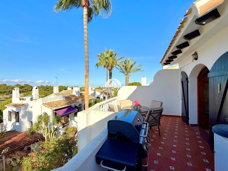 Villa for Sale in Villamartín - Las Filipinas Orihuela Costa, Alicante 4