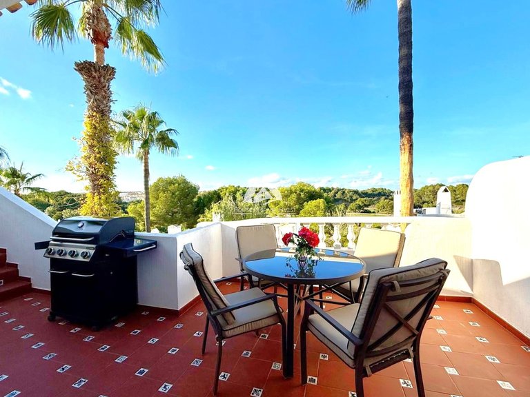 Villa for Sale in Villamartín - Las Filipinas Orihuela Costa, Alicante 5