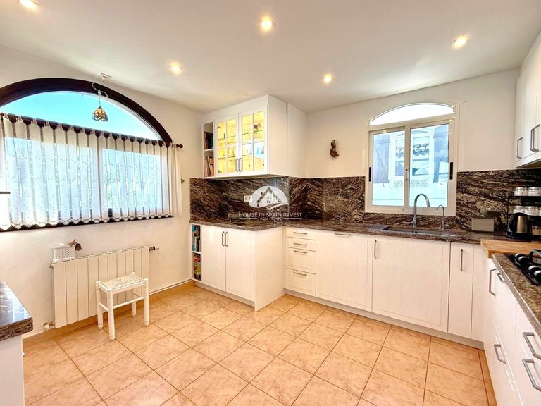 Villa for Sale in Villamartín - Las Filipinas Orihuela Costa, Alicante 8