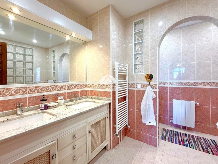 Villa for Sale in Villamartín - Las Filipinas Orihuela Costa, Alicante 19