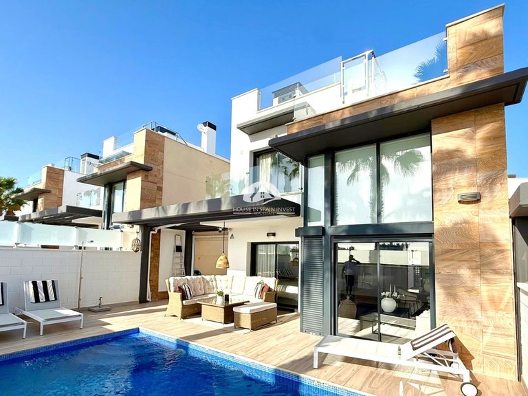 Villa for Sale in Lomas de Cabo Roig Orihuela Costa, Alicante 1