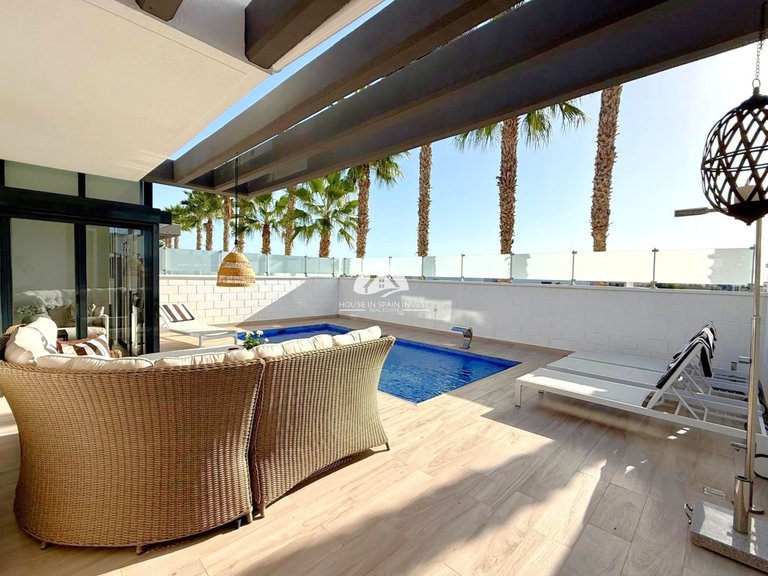 Villa for Sale in Lomas de Cabo Roig Orihuela Costa, Alicante 3