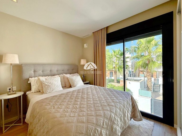 Villa for Sale in Lomas de Cabo Roig Orihuela Costa, Alicante 12