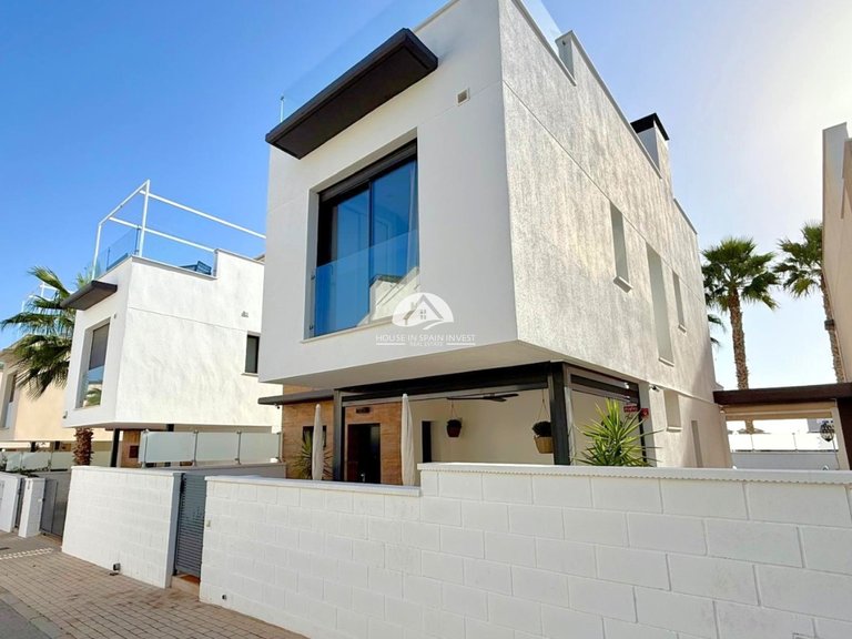 Villa for Sale in Lomas de Cabo Roig Orihuela Costa, Alicante 19