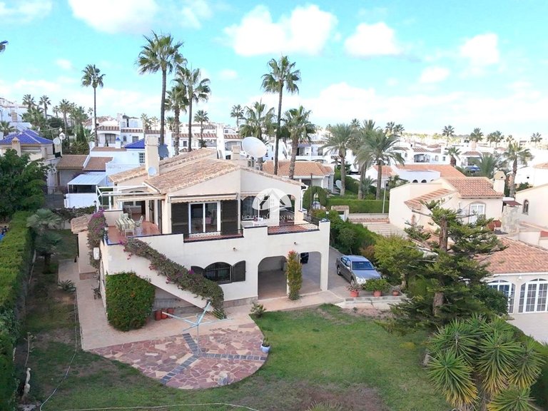 Villa for Sale in Villamartín - Las Filipinas Orihuela Costa, Alicante 2