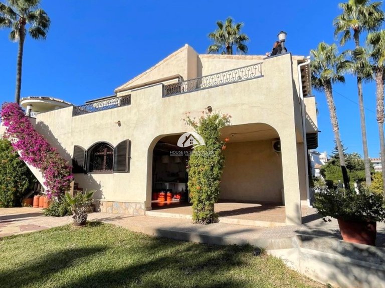 Villa for Sale in Villamartín - Las Filipinas Orihuela Costa, Alicante 3