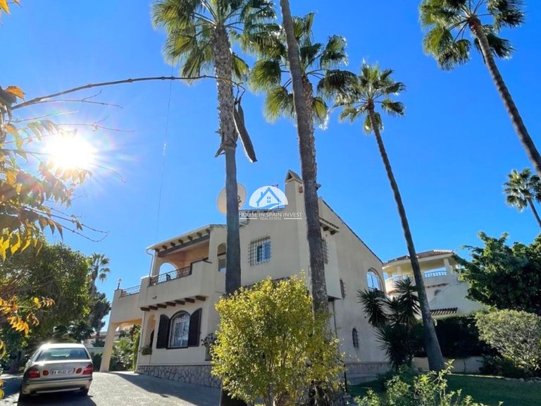 Villa for Sale in Villamartín - Las Filipinas Orihuela Costa, Alicante 5