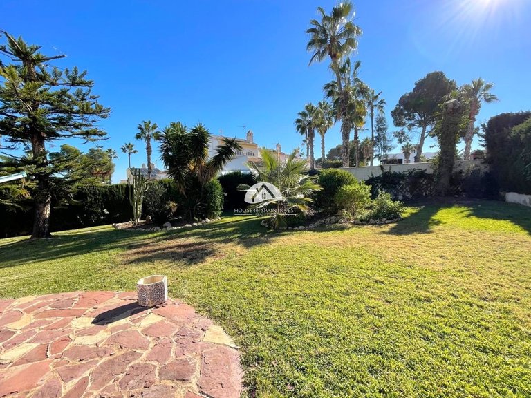 Villa for Sale in Villamartín - Las Filipinas Orihuela Costa, Alicante 9
