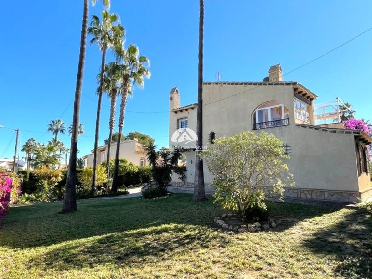 Villa for Sale in Villamartín - Las Filipinas Orihuela Costa, Alicante 10