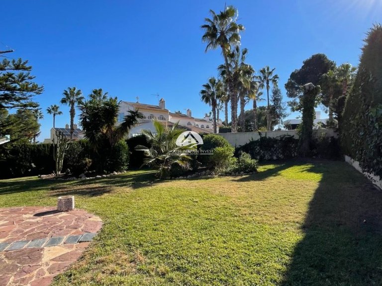 Villa for Sale in Villamartín - Las Filipinas Orihuela Costa, Alicante 11