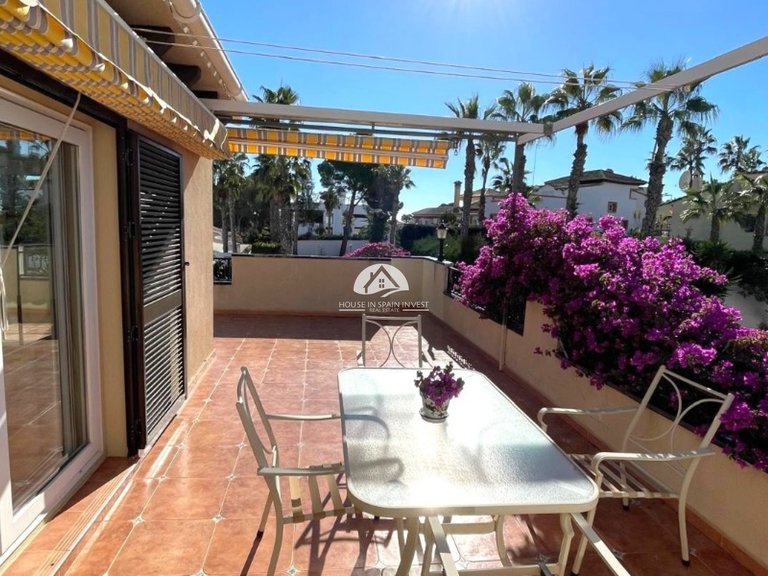 Villa for Sale in Villamartín - Las Filipinas Orihuela Costa, Alicante 13