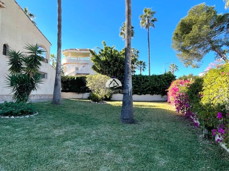 Villa for Sale in Villamartín - Las Filipinas Orihuela Costa, Alicante 35