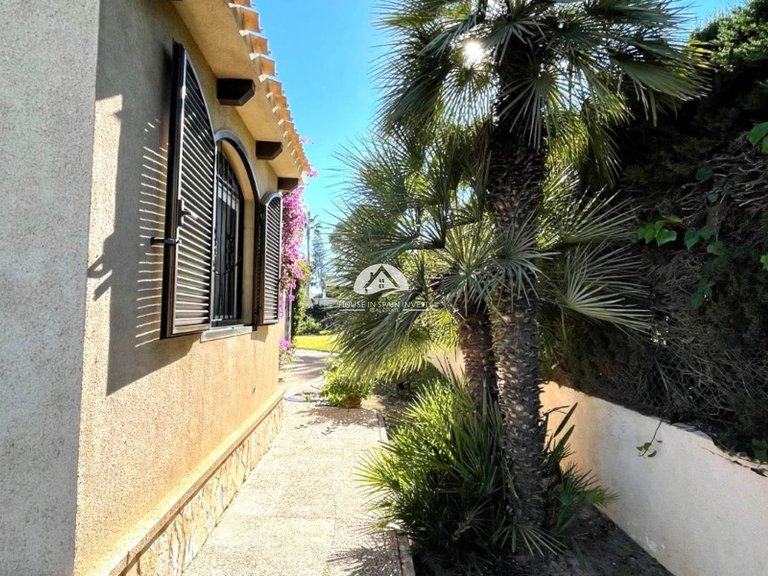 Villa for Sale in Villamartín - Las Filipinas Orihuela Costa, Alicante 36