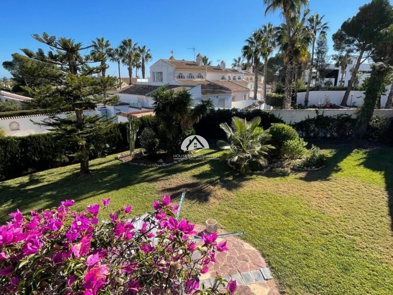 Villa for Sale in Villamartín - Las Filipinas Orihuela Costa, Alicante 38