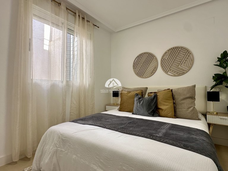 Apartment for Sale in Torrevieja Torrevieja, Alicante 28