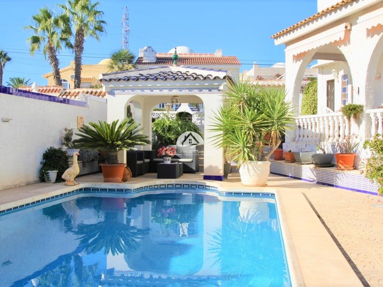 Villa for Sale in Villamartín - Las Filipinas Orihuela Costa, Alicante 2