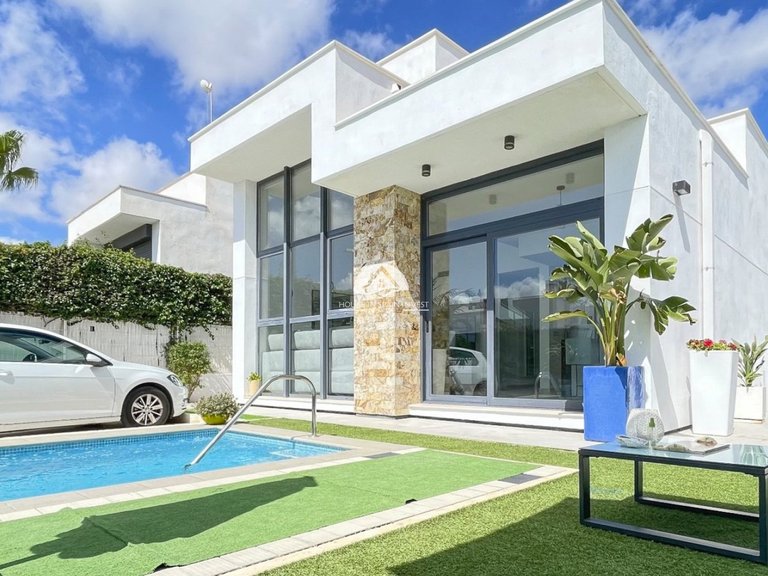 Villa for Sale in Rojales Rojales - Ciudad Quesada, Alicante 1