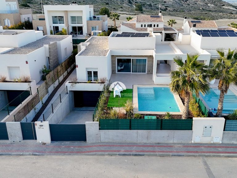 Villa for Sale in La Finca Golf La Finca Golf, Alicante 2