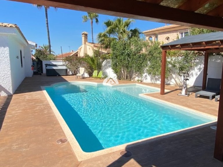 Villa for Sale in Ciudad Quesada Rojales - Ciudad Quesada, Alicante 2
