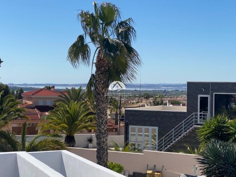 Villa for Sale in Ciudad Quesada Rojales - Ciudad Quesada, Alicante 3