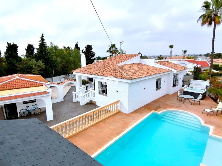 Villa for Sale in Ciudad Quesada Rojales - Ciudad Quesada, Alicante 4