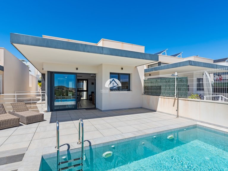 Villa for Sale in San Miguel de Salinas San Miguel De Salinas, Alicante 1