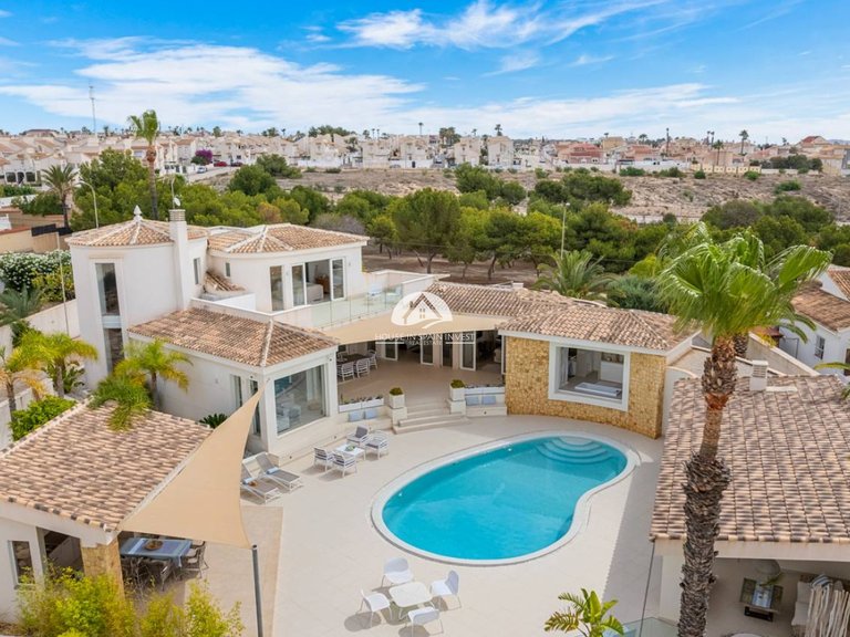 Villa for Sale in Ciudad Quesada Rojales - Ciudad Quesada, Alicante 3