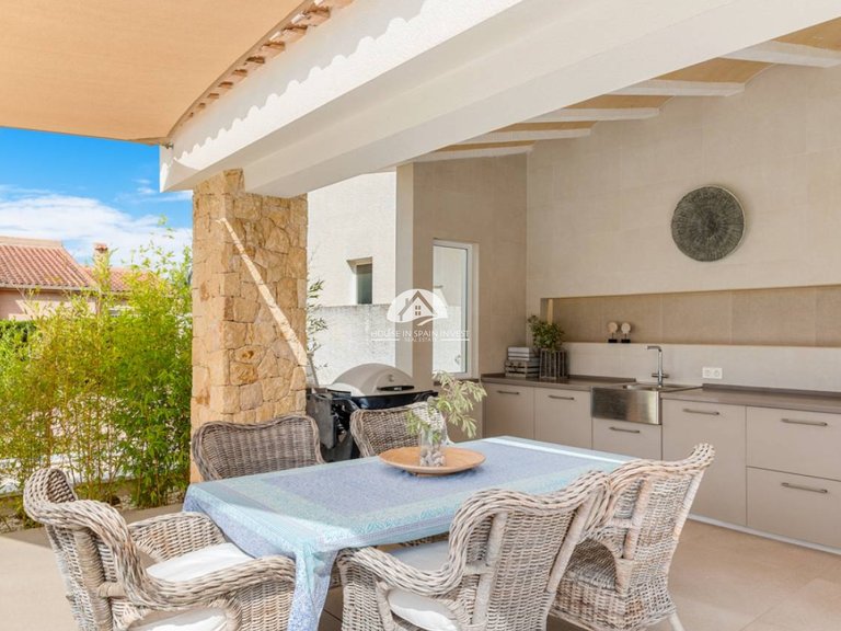 Villa for Sale in Ciudad Quesada Rojales - Ciudad Quesada, Alicante 28