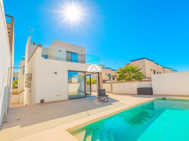 Villa for Sale in Benijofar Benijofar, Alicante 2