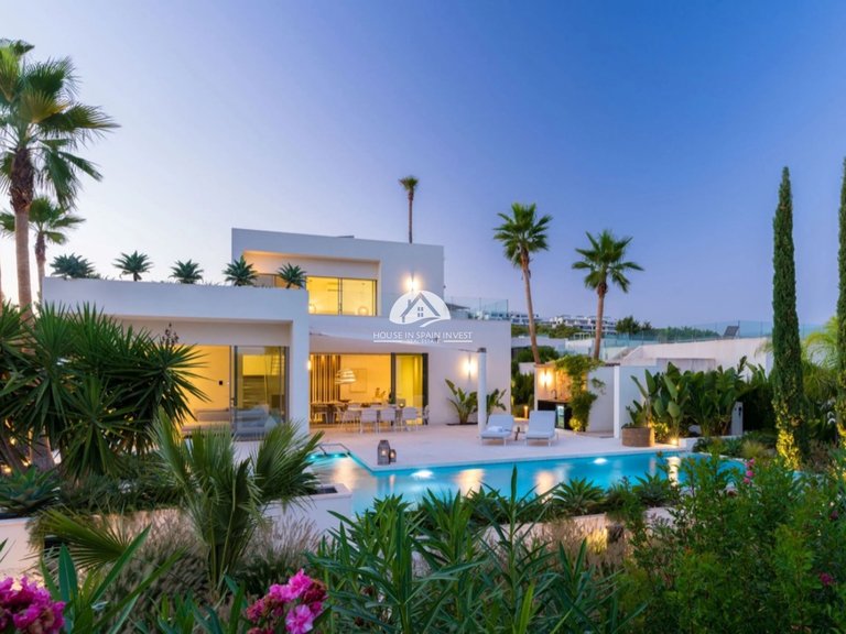 Villa for Sale in Las Colinas Golf San Miguel De Salinas, Alicante 1