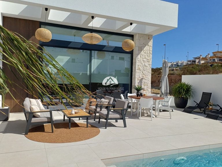 Villa for Sale in Rojales Rojales - Ciudad Quesada, Alicante 4