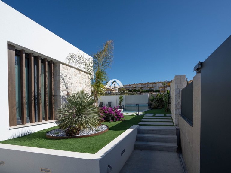 Villa for Sale in Rojales Rojales - Ciudad Quesada, Alicante 9