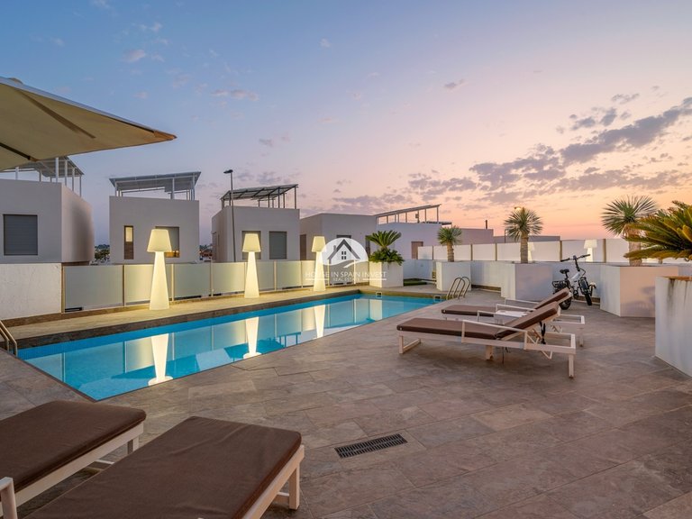 Villa for Sale in Villamartín - Las Filipinas Orihuela Costa, Alicante 4