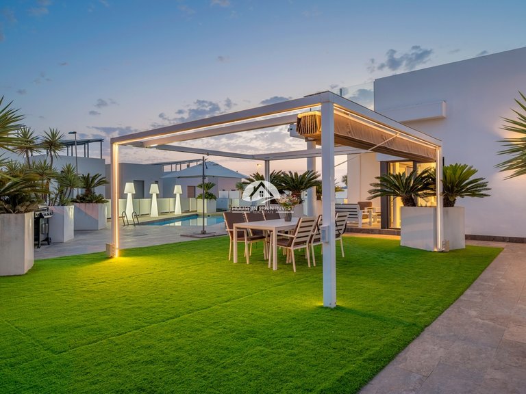 Villa for Sale in Villamartín - Las Filipinas Orihuela Costa, Alicante 7