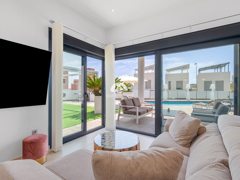 Villa for Sale in Villamartín - Las Filipinas Orihuela Costa, Alicante 12