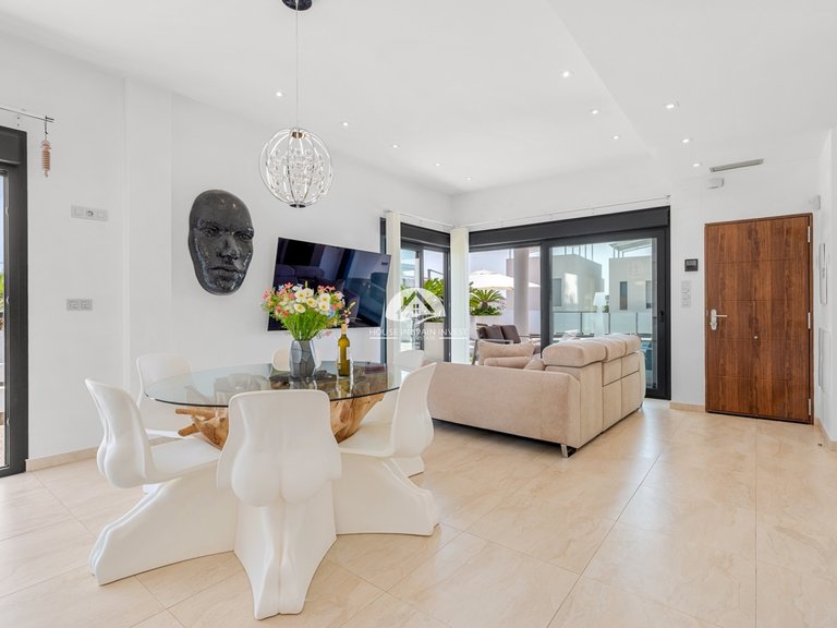 Villa for Sale in Villamartín - Las Filipinas Orihuela Costa, Alicante 15